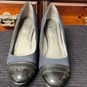 Anne Klein Black and Blue Heels.  Just like brand new.